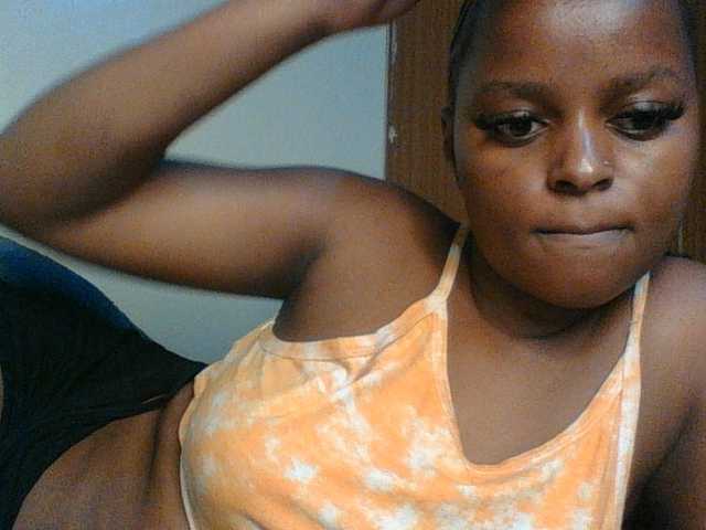 Hunnybloom live cam on BongaCams