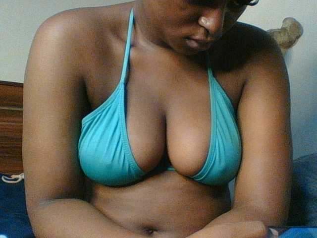 Hunnybloom live cam on BongaCams