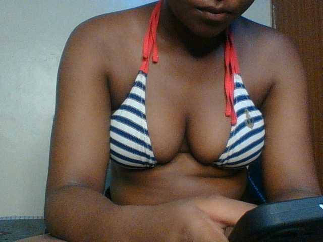 Hunnybloom live cam on BongaCams