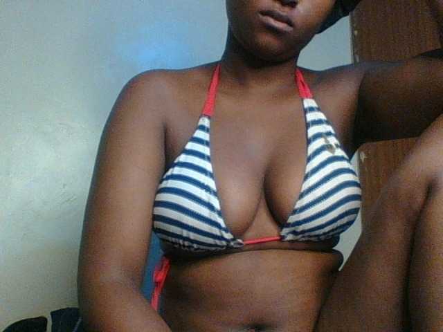 Hunnybloom live cam on BongaCams