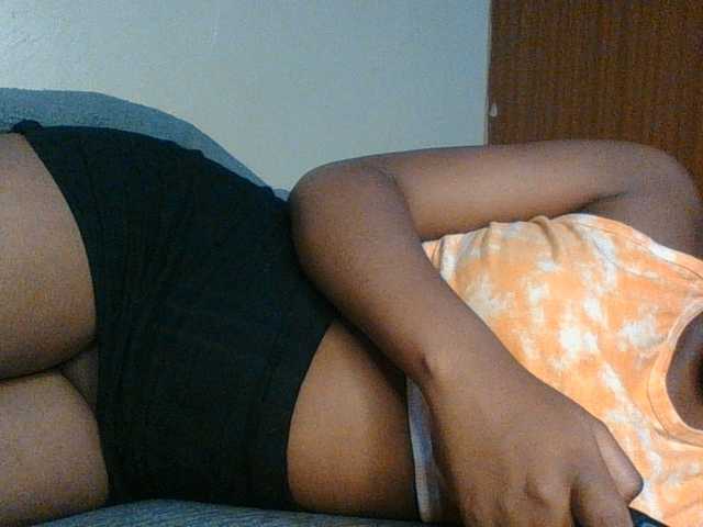 Hunnybloom live cam on BongaCams