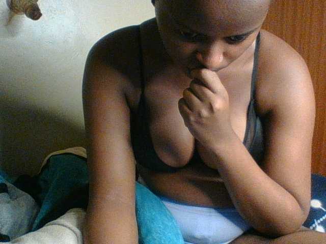 Hunnybloom live cam on BongaCams