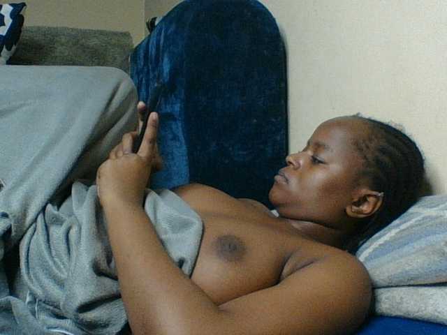 Hunnybloom live cam on BongaCams