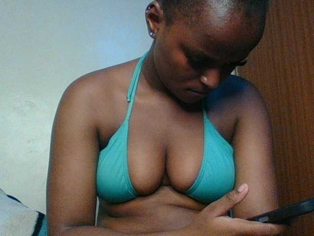 Hunnybloom live cam on BongaCams