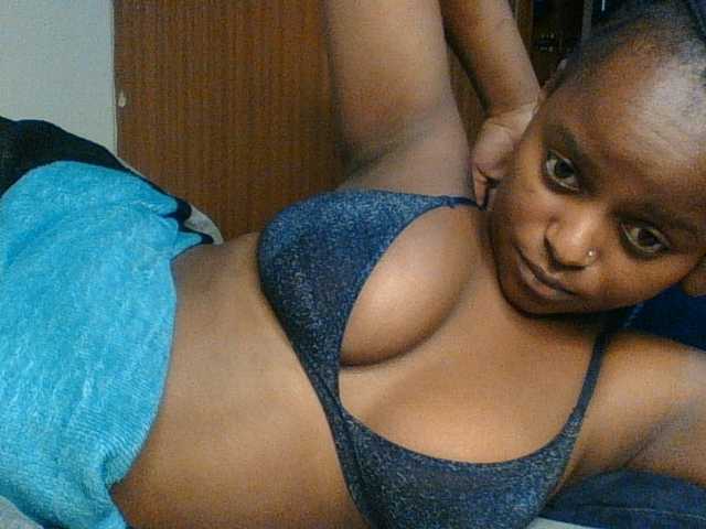 Hunnybloom live cam on BongaCams