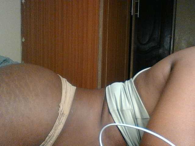 Hunnybloom live cam on BongaCams