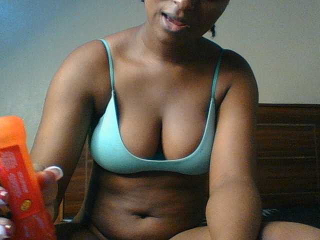 Hunnybloom live cam on BongaCams