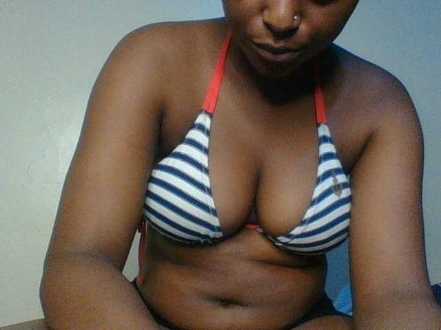 Hunnybloom live cam on BongaCams