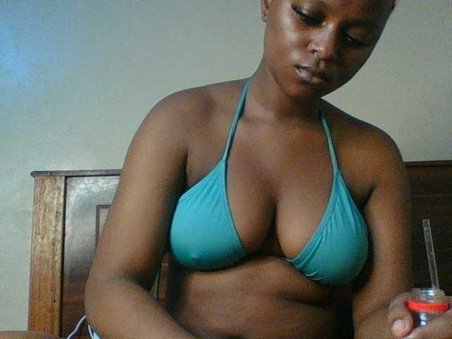 Hunnybloom live cam on BongaCams