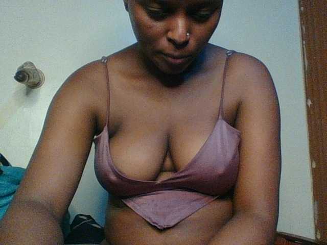 Hunnybloom live cam on BongaCams