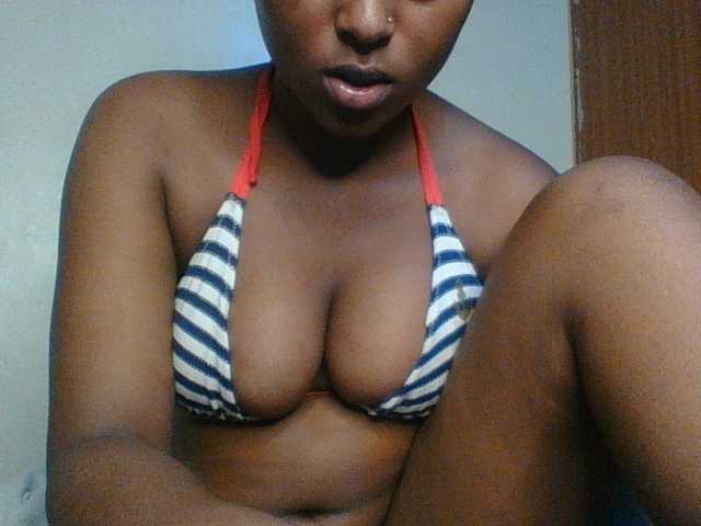 Hunnybloom live cam on BongaCams