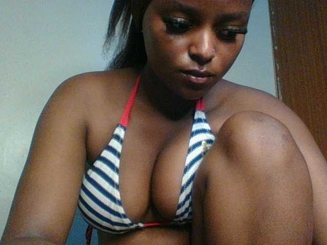 Hunnybloom live cam on BongaCams