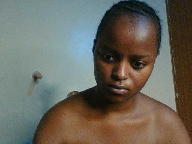 Hunnybloom live cam on BongaCams