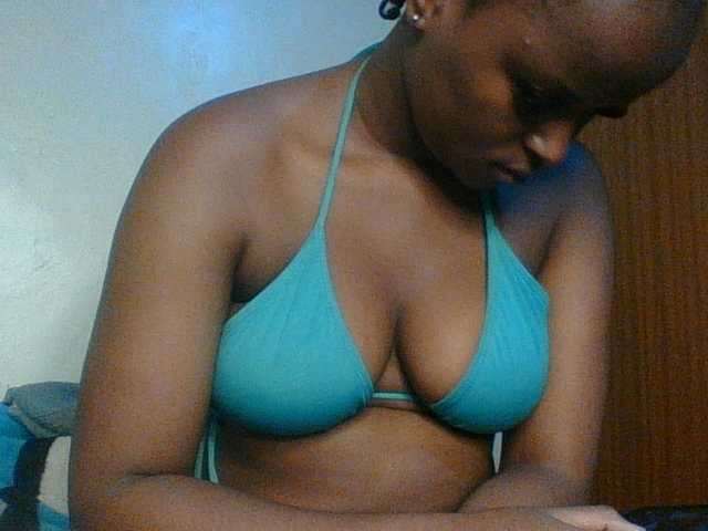 Hunnybloom live cam on BongaCams