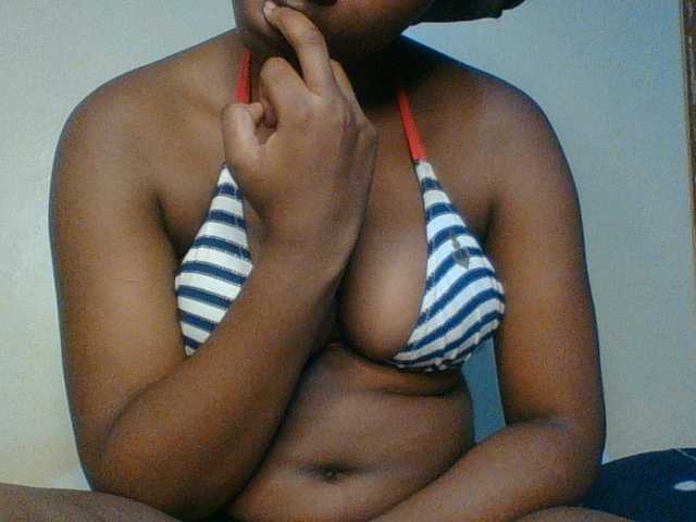 Hunnybloom live cam on BongaCams