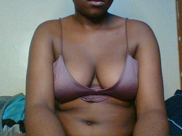Hunnybloom live cam on BongaCams