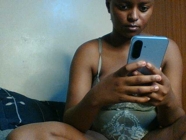 Hunnybloom live cam on BongaCams