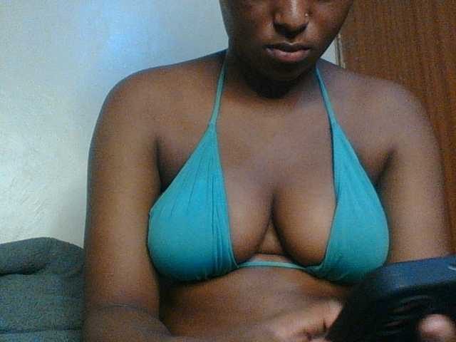 Hunnybloom live cam on BongaCams