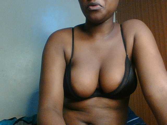 Hunnybloom live cam on BongaCams