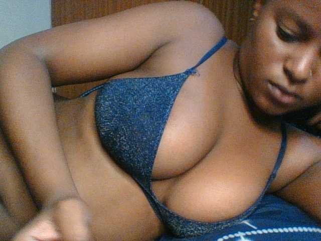 Hunnybloom live cam on BongaCams