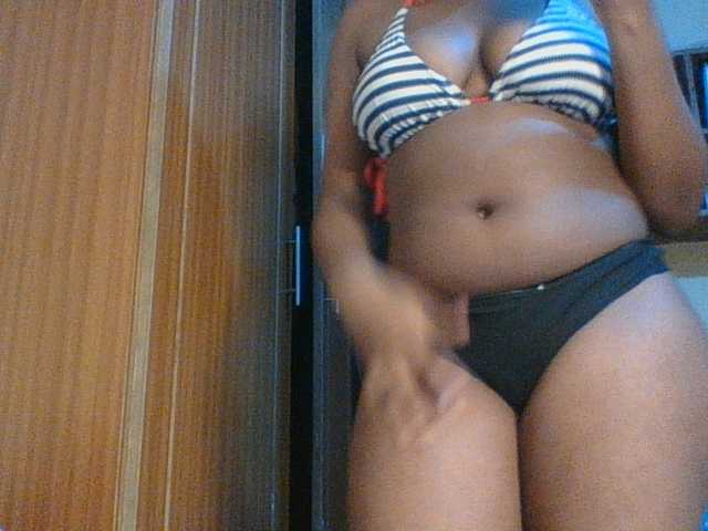 Hunnybloom live cam on BongaCams