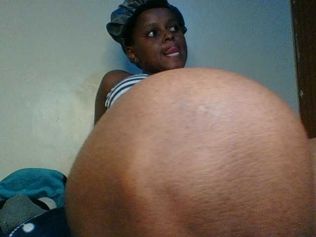 Hunnybloom live cam on BongaCams