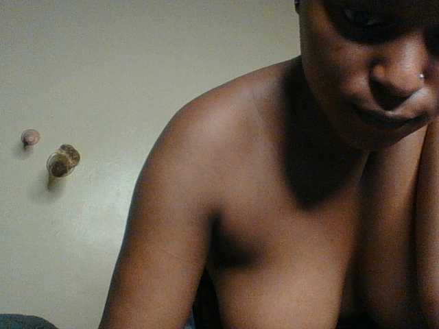 Hunnybloom live cam on BongaCams