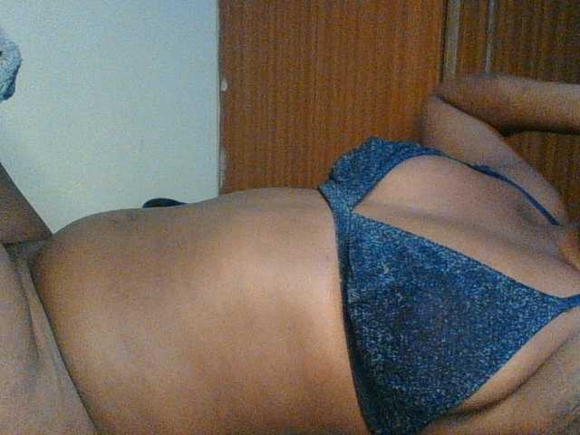 Hunnybloom live cam on BongaCams