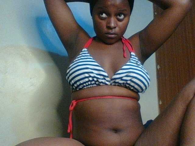 Hunnybloom live cam on BongaCams