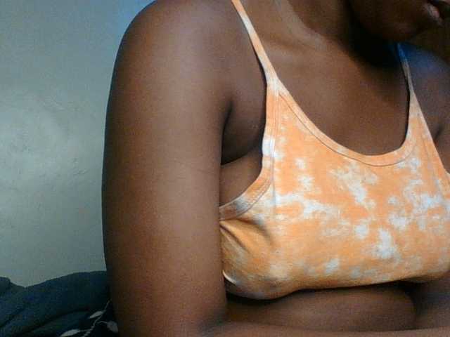 Hunnybloom live cam on BongaCams
