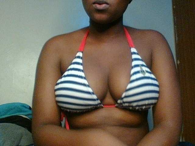 Hunnybloom live cam on BongaCams