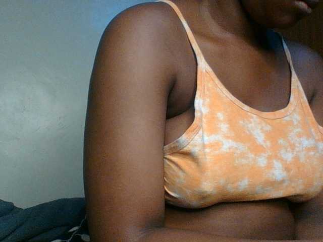 Hunnybloom live cam on BongaCams