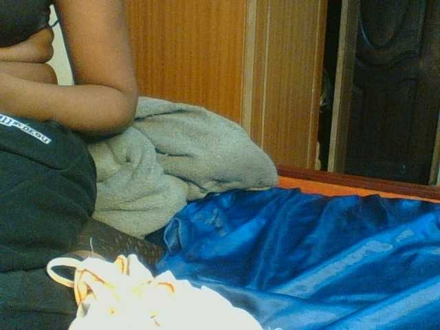 Hunnybloom live cam on BongaCams