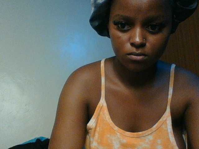 Hunnybloom live cam on BongaCams