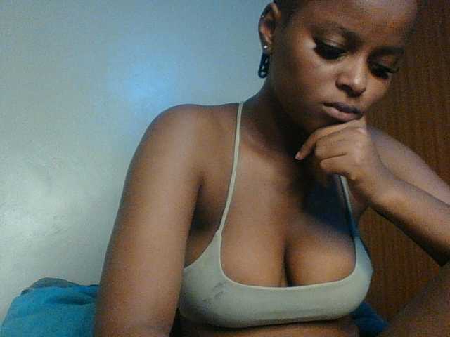 Hunnybloom live cam on BongaCams