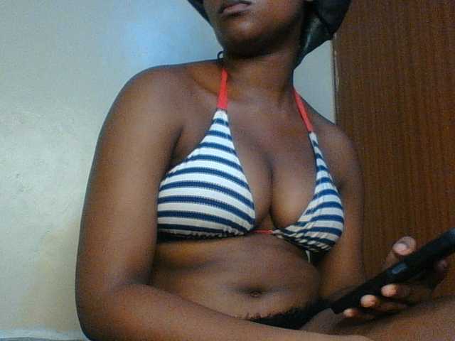 Hunnybloom live cam on BongaCams
