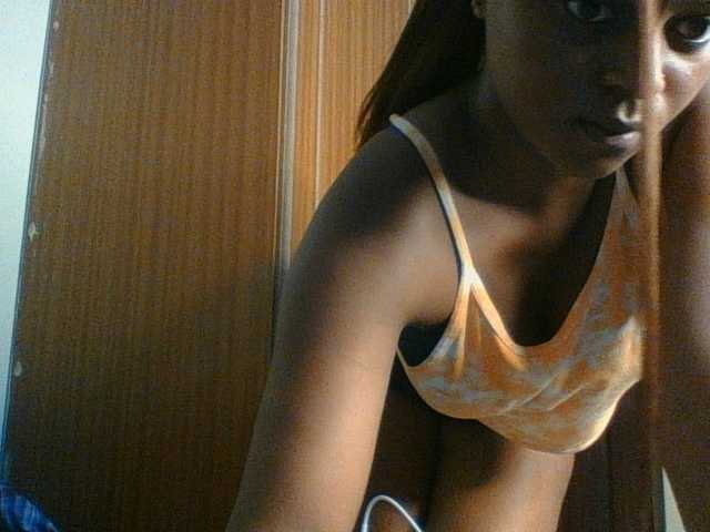 Hunnybloom live cam on BongaCams