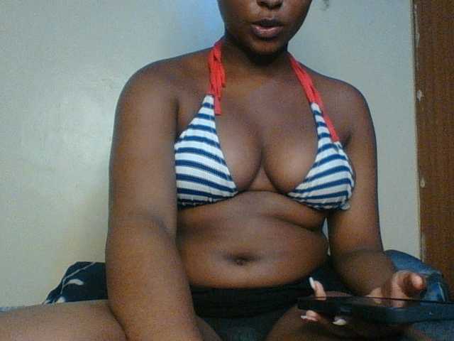 Hunnybloom live cam on BongaCams
