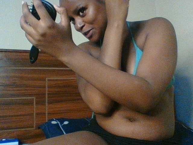 Hunnybloom live cam on BongaCams