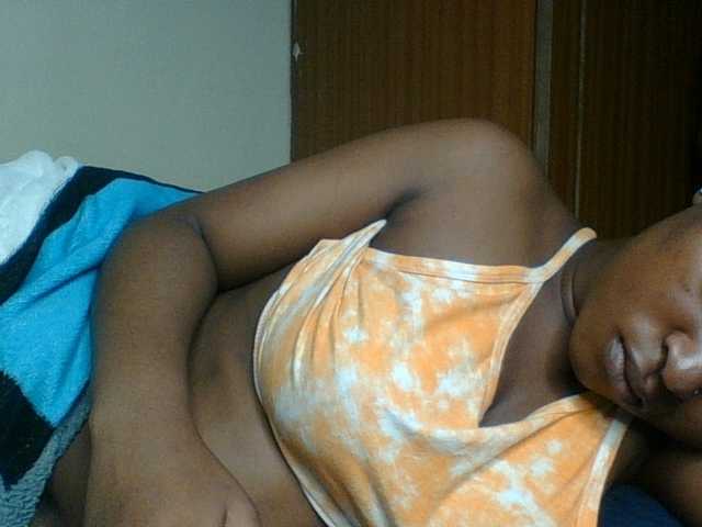 Hunnybloom live cam on BongaCams