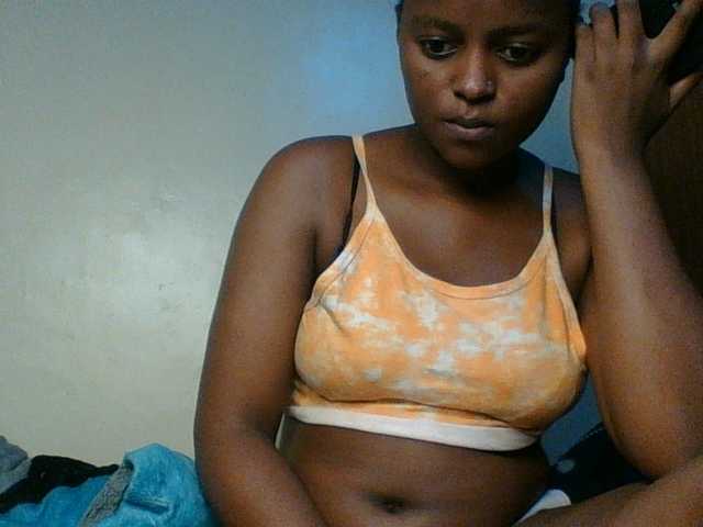 Hunnybloom live cam on BongaCams