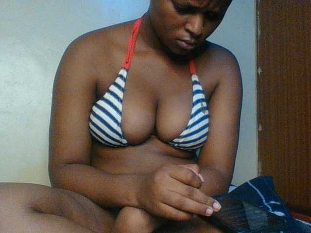 Hunnybloom live cam on BongaCams
