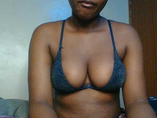 Hunnybloom live cam on BongaCams