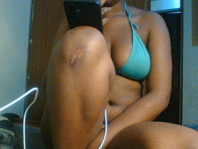 Hunnybloom live cam on BongaCams