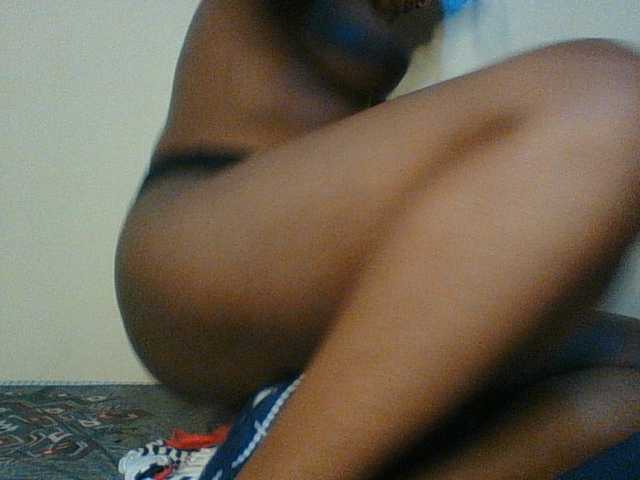 Hunnybloom live cam on BongaCams