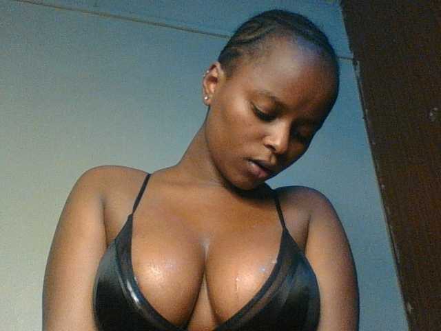 Hunnybloom live cam on BongaCams