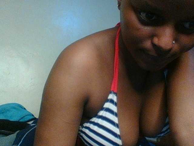 Hunnybloom live cam on BongaCams