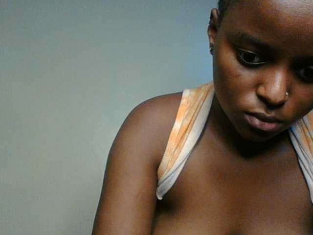 Hunnybloom live cam on BongaCams
