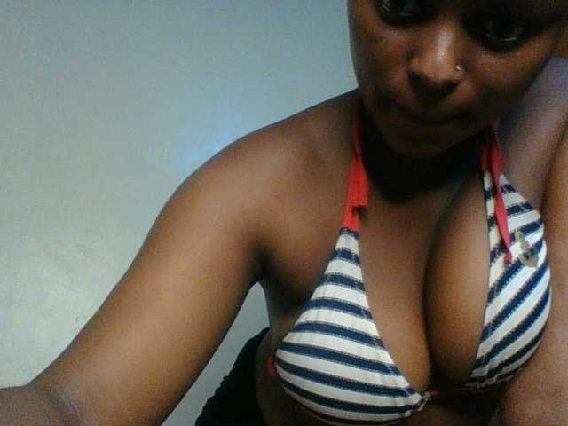 Hunnybloom live cam on BongaCams