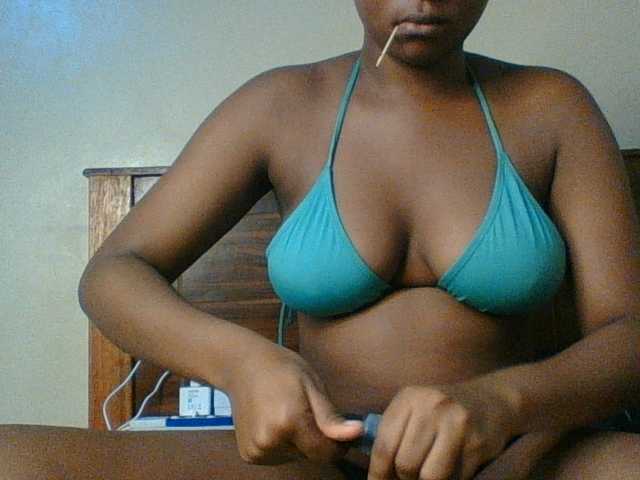 Hunnybloom live cam on BongaCams